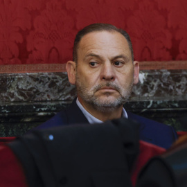 El exministro José Luis Ábalos en el banquillo de los acusados en el primer día del juicio contra él, Koldo García y Víctor de Aldama en el Tribunal Supremo por el 'caso mascarillas'.