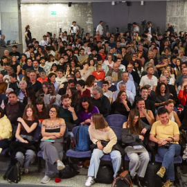 Público en el acto 'Què s'ha de fer', protagonizado por Gabriel Rufián, Irene Montero y Xavier Domènech.