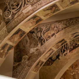EuropaPress_6758850_detalle_pinturas_murales_monasterio_sijena_expuestas_museu_nacional_dart