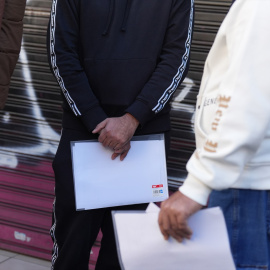 largas_colas_acogerse_nuevo_proceso_regularizacion_migrantes_consulado