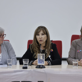 Rosa María García Alcón (i) y Sonia Isabel y Silvia Garófalo Robles, nietas de Luis Robles Francisco, exiliado en el franquismo.