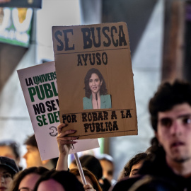 EuropaPress_7166197_persona_sostiene_pancarta_manifestacion_universitaria_educacion_publica_27