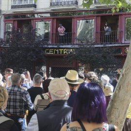 Decenas de personas en el Café Central