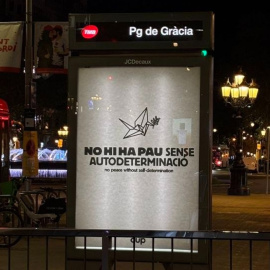 Un dels cartells de l'acció de la CUP contra Sánchez, reivindicant l'autodeterminació. 17/04/2026