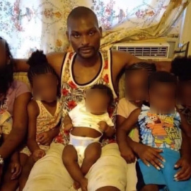 El tirador de Luisiana, Shamar Elkins, con siete de sus hijos