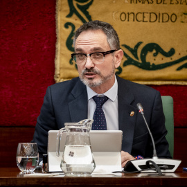 El alcalde de Móstoles, Manuel Bautista, durante un pleno extraordinario en el Ayuntamiento de Móstoles, a 24 de febrero de 2026, en Móstoles, Madrid (España).