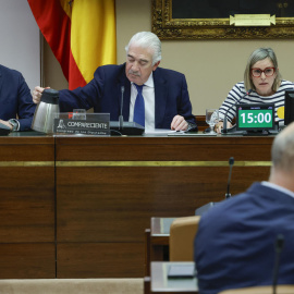 El consejero delegado de Endesa, José Bogas, en el centro, este lunes en el Congreso de los Diputados.
