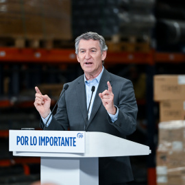 El presidente del Partido Popular, Alberto Núñez Feijóo, clausura el acto sobre infraestructuras ‘Pagas más, recibes menos’