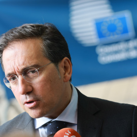 El ministro José Manuel Albaresa su llegada a una reunión del Consejo de Asuntos Exteriores en Luxemburgo.