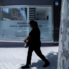 Escaparate de una inmobiliaria, en Madrid (España).