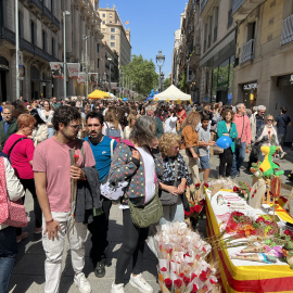 Imatge d'aquest matí a Barcelona de la diada de Sant Jordi 2026