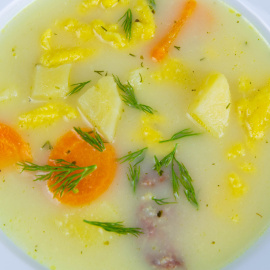 Sopa crema de patata.