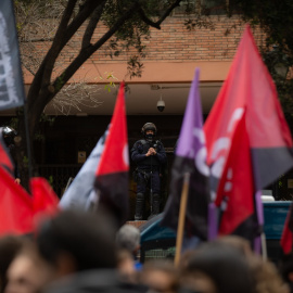 Agentes de los Mossos bilndan la Conselleria de Educación, a 29 de marzo de 2022, en Barcelona.