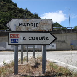 Carteles indicadores en la carretera N-VI, en una imagen de archivo.