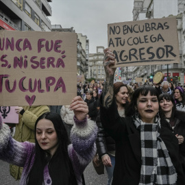 Manifestantes durante la marcha del 8M, a 8 de marzo de 2026.