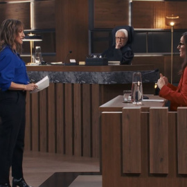 La ministra de Sanidad, Mónica García, y la directora corporativa y de Relaciones institucionales de 'Público', Ana Pardo de Vera, en el programa 'El juicio'.