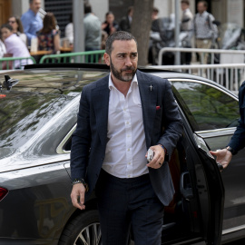 El empresario Víctor de Aldama, a su llegada al Tribunal Supremo en Madrid, a 21 de abril de 2026.