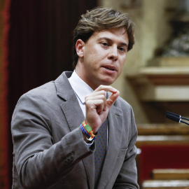 El diputado de Vox en el Parlament Alberto Tarradas interviene en el Parlament donde ha dicho que su grupo apoya el cántico "musulmán el que no bote".