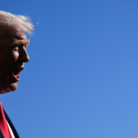 Imagen de archivo del presidente de Estados Unidos, Donald Trump, hablando frente a la prensa.