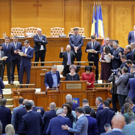Una fotografía de la votación para la moción de censura del Gobierno rumano, presidido por Bolojan Cabinet.