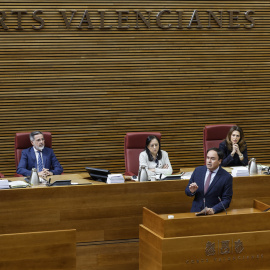 Imagen del President de la Generalitat, Juanfran Pérez Llorca en Les Corts, durante una sesión de control.