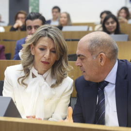 La ministra de Trabajo, Yolanda Díaz, clausura el VII Foro Emprendedores y Autónomos organizado por la asociación ATA, junto al presidente de la asociación, Lorenzo Amor.