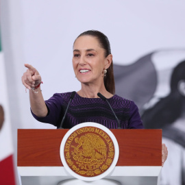 Fotografía de archivo que muestra a la presidenta de México, Claudia Sheinbaum hablando durante una rueda de prensa en el Palacio Nacional de Ciudad de México.