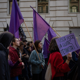Varias personas protestan durante una concentración en septiembre de 2023 Barcelona.