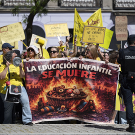 decenas-personas-concentracion-manifestacion-educadoras-infantiles