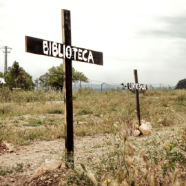 El "cementerio" con el que denuncian los servicios que faltan en el barrio de Parque Venecia (Zaragoza)