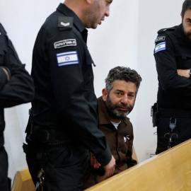 El activista hispano-palestino secuestrado por Israel, Saif Abukeshek, durante su vista ante un tribunal en Beersheba (Israel).
