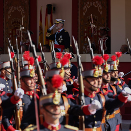 Felipe VI, en una imagen de archivo durante un desfile de la Guardia Real en Madrid.