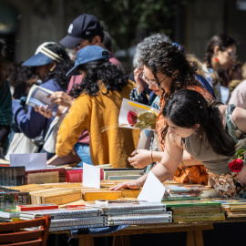 Una imatge d'arxiu d'aquesta diada de Sant Jordi a Barcelona