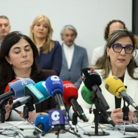 La nueva alcalde del PP de Lugo, Elena Candia, y la concejala tránsfuga del PSOE, María Reigosa