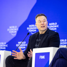 El propietario de X, Elon Musk, participa en una sesión titulada “Conversación con Elon Musk” durante la reunión anual del Foro Económico Mundial en Davos.