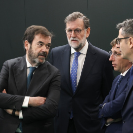 Vicente Guilarte, Mariano Rajoy, José Luis Martínez-Almeida, y Félix Bolaños durante la inauguración de la nueva sede del Colegio de Registradores de España en 2024.