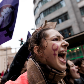 Una mujer grita durante una manifestación por el Día Internacional de la Mujer, en una imagen de archivo.
