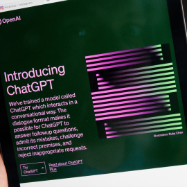 Foto de archivo de la página web de ChatGPt en una tablet.