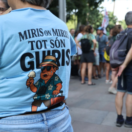 Camiseta contra la turistificación en una manifestación por la vivienda.