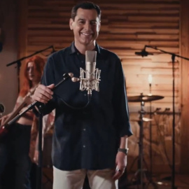Moreno Bonilla canta