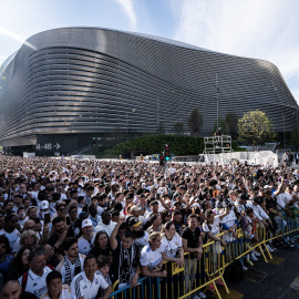 Fotografía de archivo del exterior del estadio Santiago Bernabéu