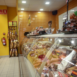 Sección de charcutería de un supermercado de Madrid.