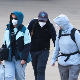 Pasajeros del crucero afectado por el Hantavirus desembarcan en Países Bajos.