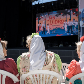 varias-personas-conciertos-jardines-de-las-vistillas