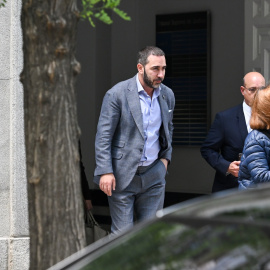 El empresario Víctor de Aldama a su salida del Tribunal Supremo, a 4 de mayo de 2026, en Madrid