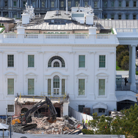 Escombros tras demolición del Ala Este de la Casa Blanca el 23 de octubre de 2025 en Washington DC.
