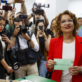 María Jesús Montero (PSOE), esta mañana antes de votar en Sevilla.