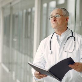 Doctor en un hospital.