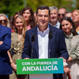 Foto de archivo de Juanma Moreno, presidente en funciones andaluz, en el último acto de campaña en Sevilla.