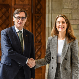 El president de la Generalitat, Salvador Illa, y la presidenta de los Comuns en el Parlament, Jéssica Albiach.